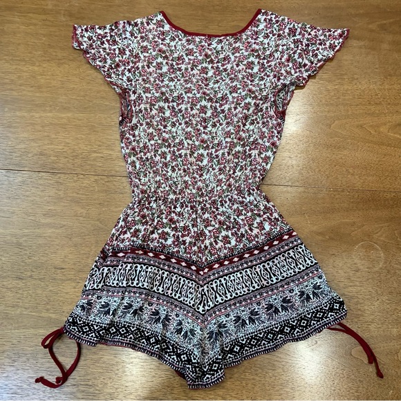 American Rag floral printed boho romper with flutter sleeves and v-neck - Picture 2 of 5